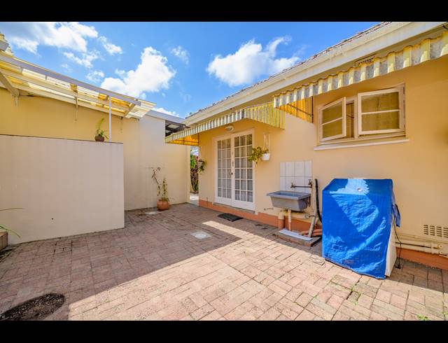 8 BEDROOM HOUSE FOR SALE IN ESCOMBE